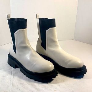 Dolce Vita Brody Women’s White Chunky Lugged Sole Pull On Ankle Boots